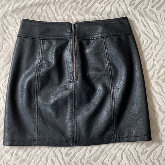 Free People Black Mini Skirt Size 4 - Picture 2 of 8